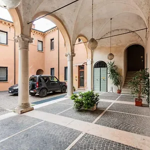 Residenza Palazzo Petrozzani Appartamento Mantova